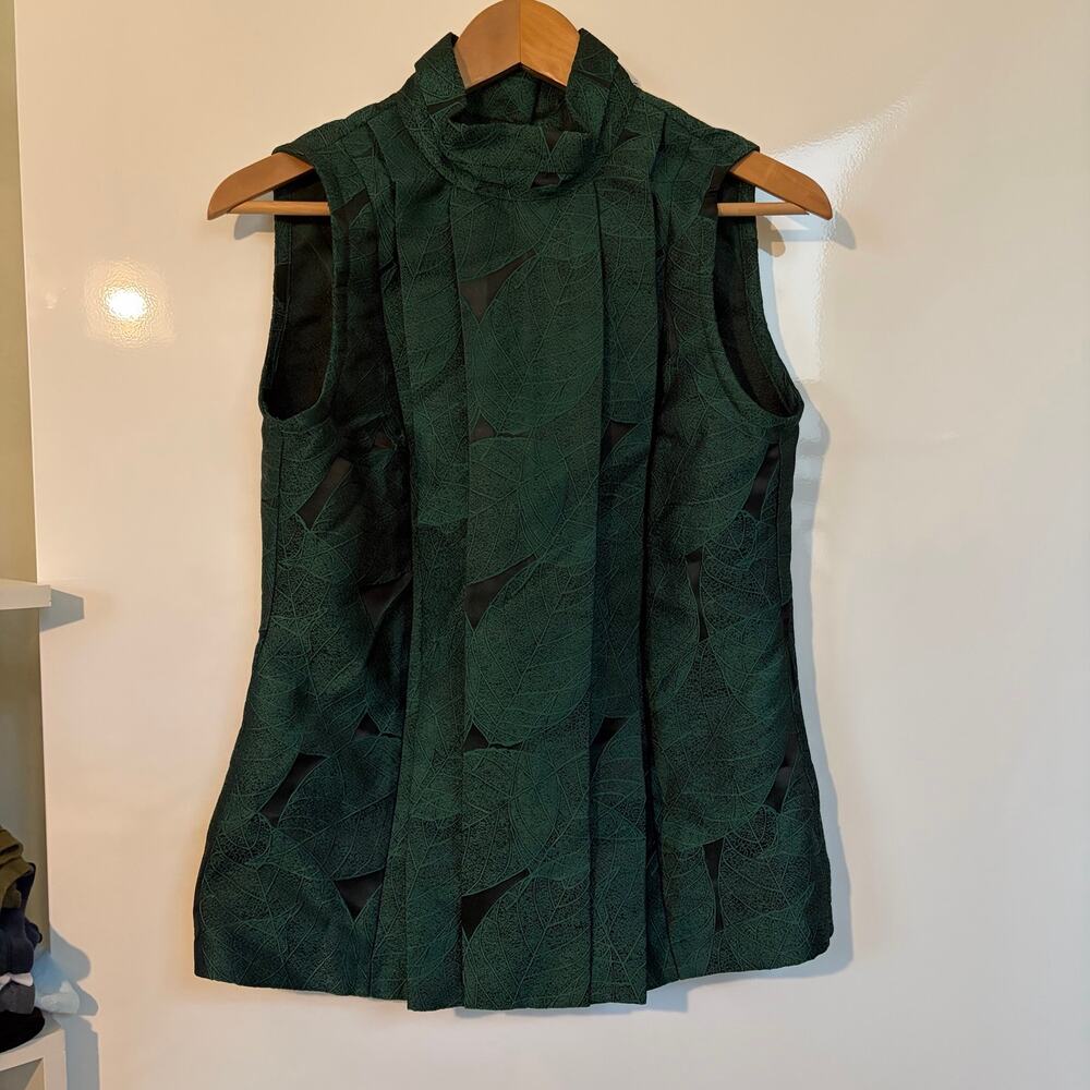 AOMO Emerald Green Structured Leaf Jacquard Sleeveless Designer Top L